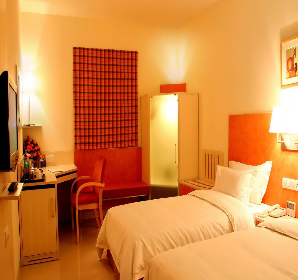 Aditya Hometel Hyderabad Esterno foto